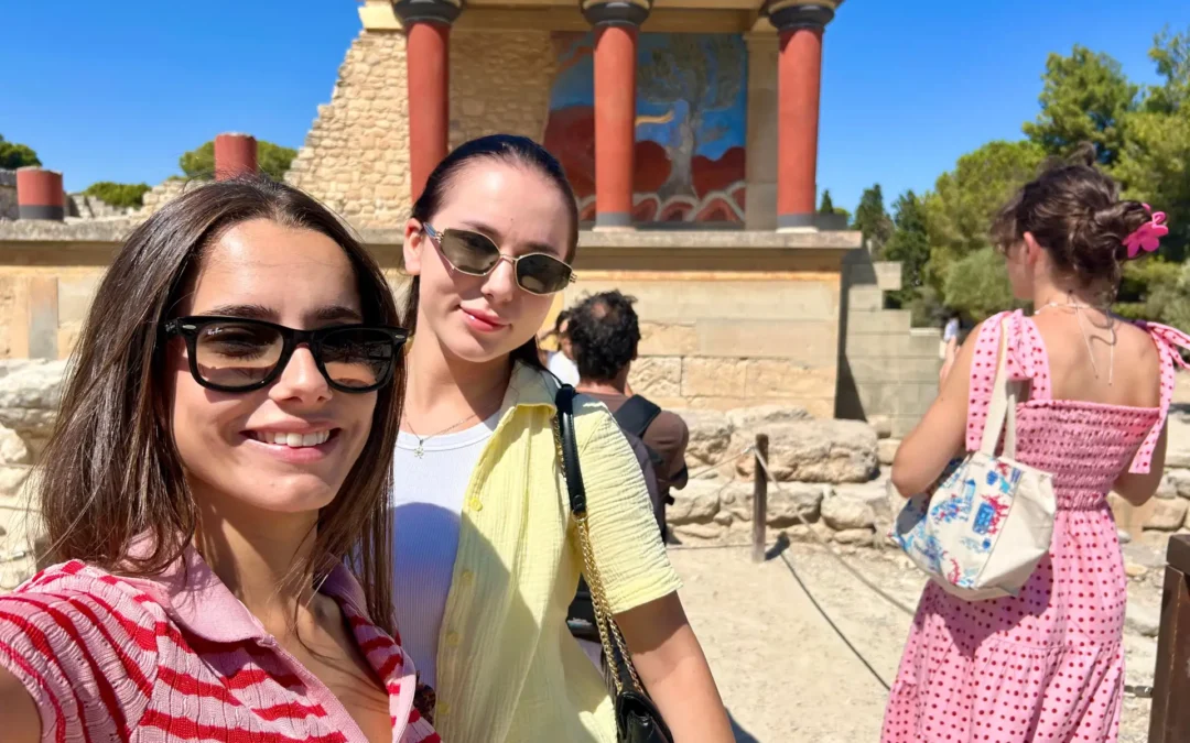 Knossos: Private Skip-the-Line Guided Tour with VIP Transfer